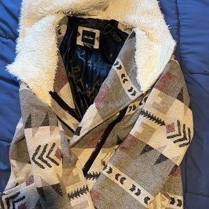 Pattern jacket with fluffy hoodie